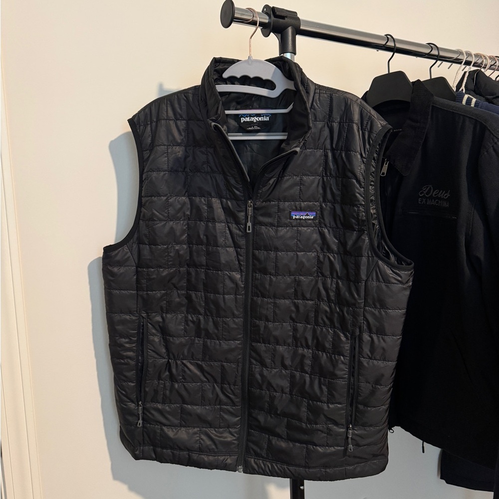 Patagonia Men's Black Quilted Vest L